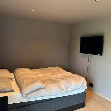 Vakantiehuis Cozy Modern House *